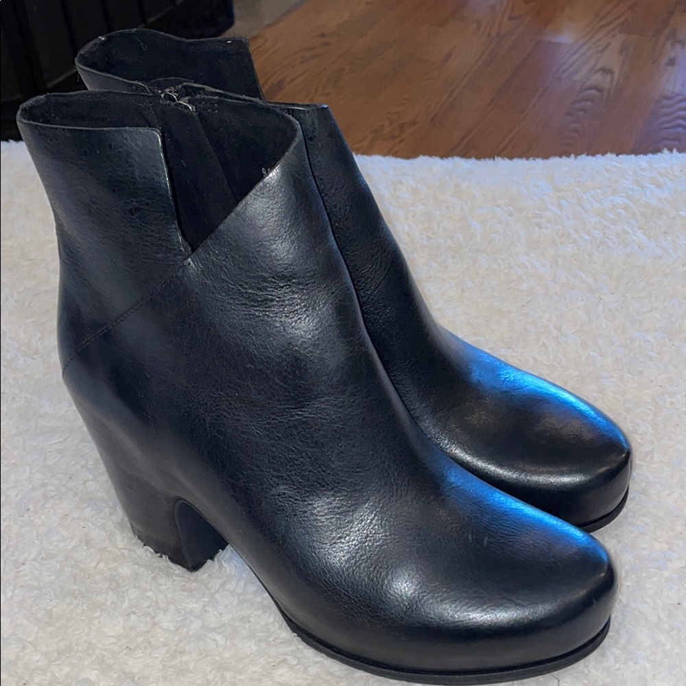 NIB Kork -Ease Seeley Bootie in Elegant Black, Size 9.5